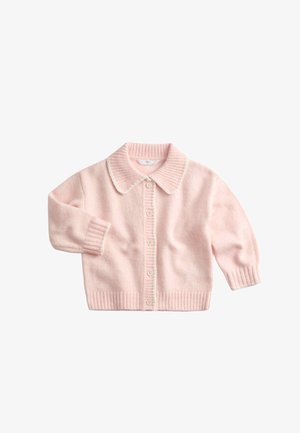 Cardigan de bebé rosa claro, tejido a punto, con cuello, puños y dobladillo acanalados, y cinco botones delanteros para cierre.