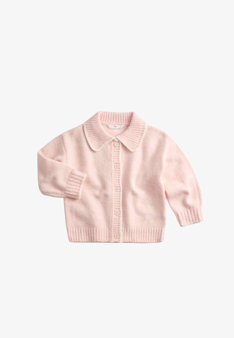 Cardigan de bebé rosa claro, tejido a punto, con cuello, puños y dobladillo acanalados, y cinco botones delanteros para cierre.