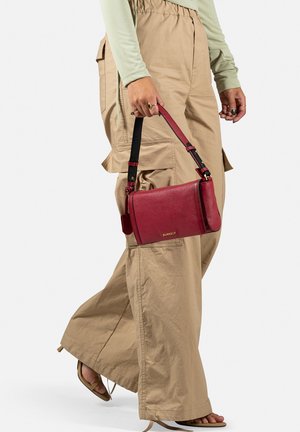 Burkely KEEN KEIRA - Sac à main - fuchsia