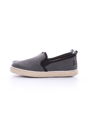 Scarpe slip-on in canvas grigio con accenti neri e suola in paglia intrecciata. Presentano inserti laterali elastici e linguette posteriori per una facile calzata.