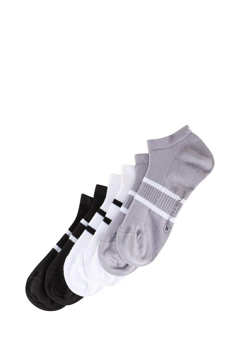 Set bestehend aus drei Paaren von Fußsocken in Grau, Weiß und Schwarz. Jedes Paar weist kontrastierende Streifen und eine gestrickte Textur auf.