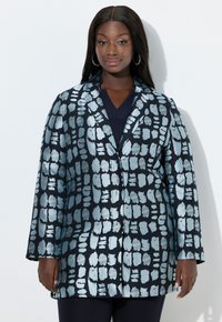 Blazer con motivo a fantasia in blu navy e azzurro. Presenta un bavero con risvolto, maniche lunghe e un design testurizzato simile a una pittura.