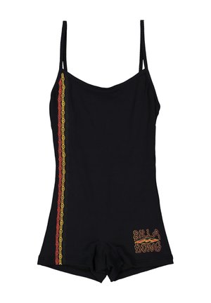 Čierne plavky s priliehavým strihom a tenkými ramienkami, so farebným vertikálnym vzorom červenej, žltej a čiernej farby pozdĺž strany a detailmi loga.