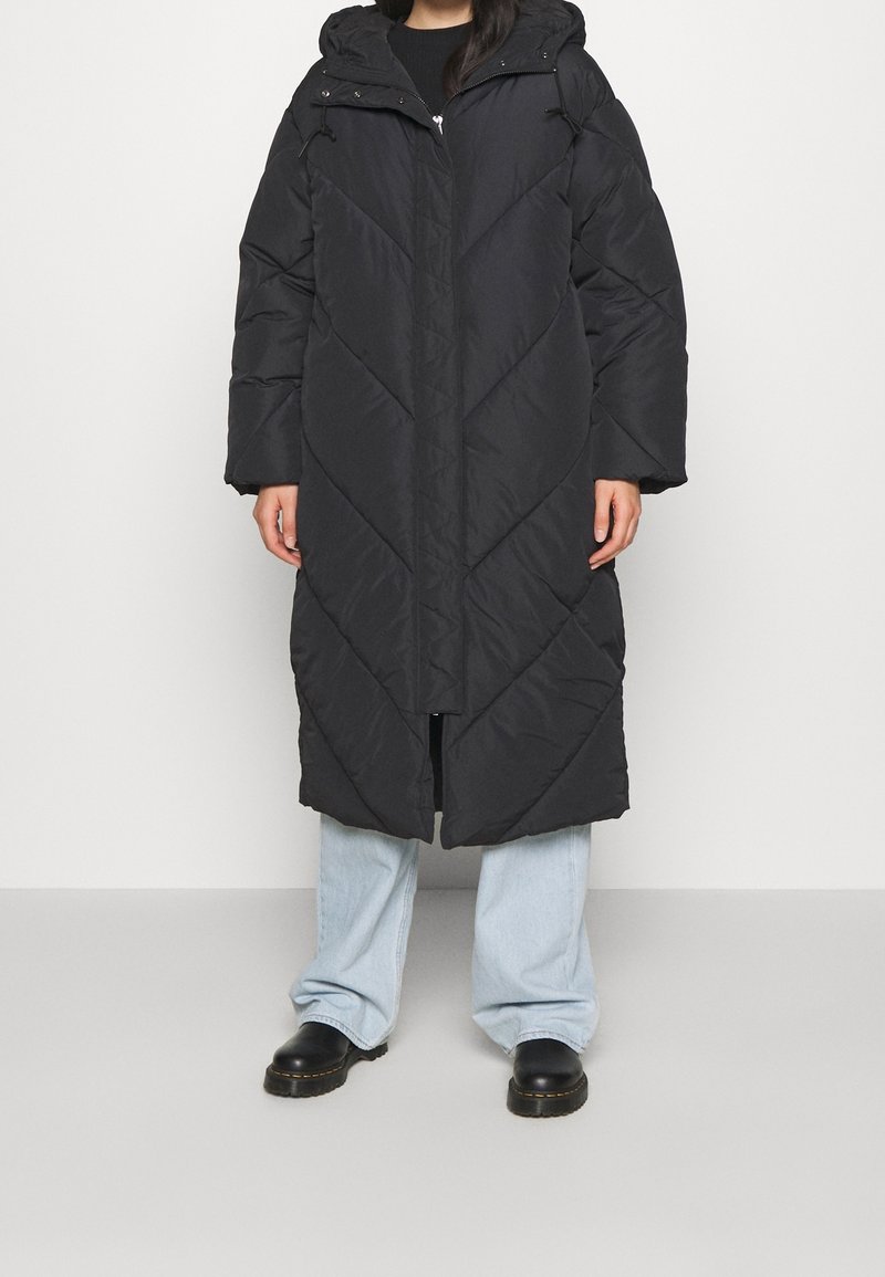 Monki Abrigo de invierno - black