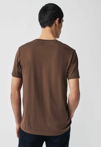 Next REGULAR - Basic póló - chocolate mid brown