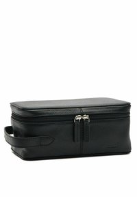 Zwarte leren toilettas met een rechthoekige vorm, een gestructureerd oppervlak, dubbele ritssluiting en een zijhandgreep voor gemakkelijk dragen.