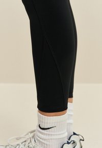Next SUPERSOFT EVERYDAY - Tamprės – kelnės - black