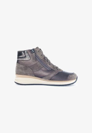 Hoge sneakers in donkergrijs en zwart leer met een suède afwerking. Beschikt over ritsen, getextureerde accenten en een witte tussenzool.