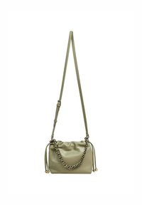 Borsa a tracolla verde imbottita con una catena, chiusura a lacci e due perline decorative. Realizzata in materiale sintetico liscio con una consistenza morbida.