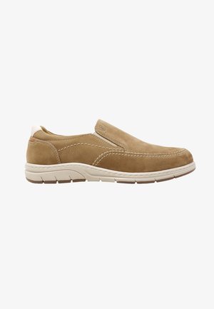 Scarpa casual marrone chiaro slip-on con cuciture bianche e suola in gomma bianca, con pannelli laterali elastici per una facile calzata.