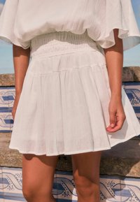 Next SHIRRED WAIST - Lühikeste varrukatega bodi - white