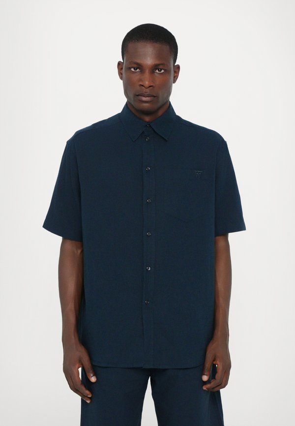 ARON - Shirt - salute