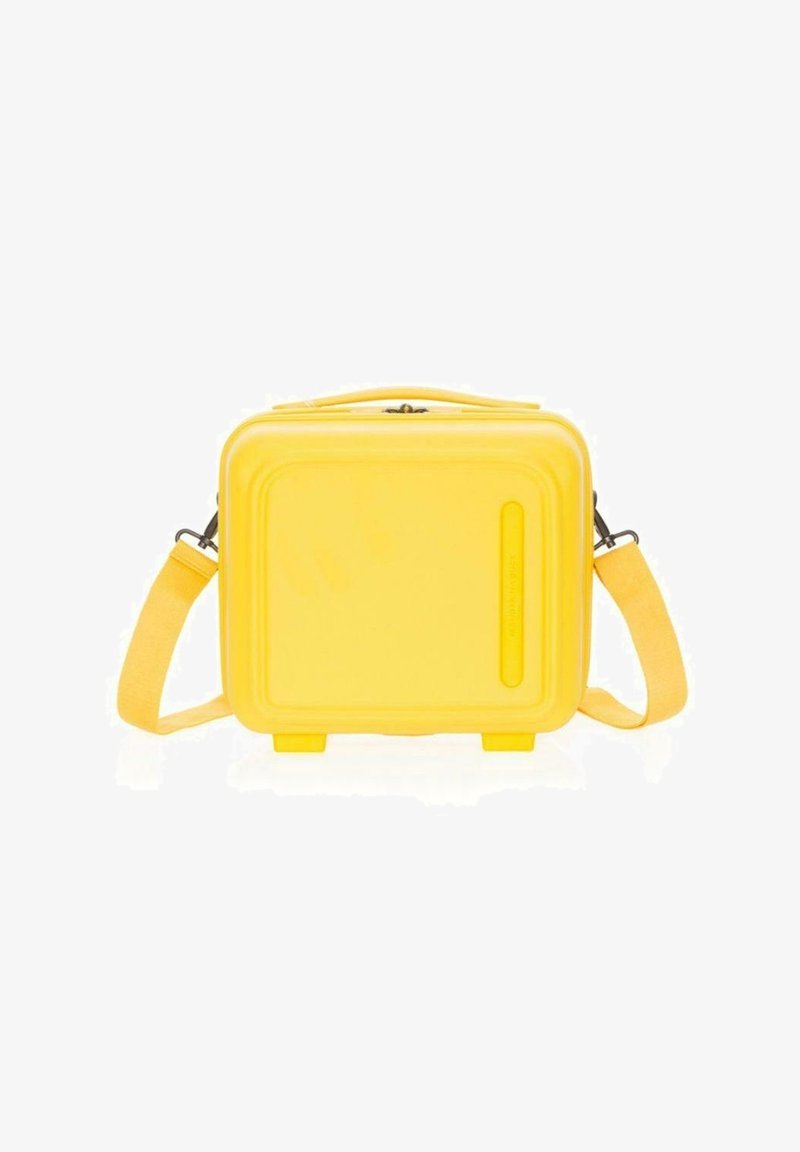 Borsa rettangolare gialla con un esterno in plastica liscia, manico superiore, tracolla regolabile e un evidente dettaglio laterale.