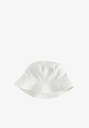 Weißer Baumwoll-Bucket-Hut mit einem breiten, nach unten geneigten Rand und einer strukturierten Oberfläche mit subtilen Falten.