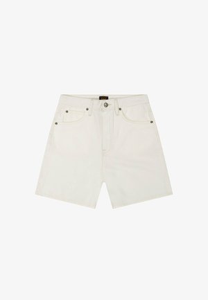 Pantaloncini in denim bianco con bottoni frontali e cerniera, passanti per cintura e design a cinque tasche su sfondo bianco.