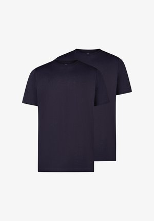 Zwei schlichte schwarze Kurzarm-T-Shirts mit Rundhalsausschnitt, leicht versetzt übereinander auf weißem Hintergrund gelegt.