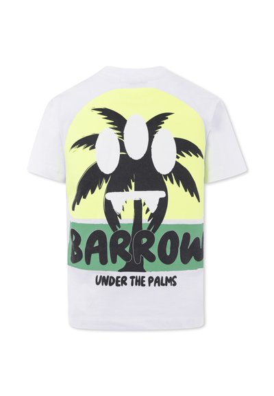 Biała bawełniana koszulka z dużym, kolorowym graficznym wzorem przedstawiającym palmy, żółte koło oraz napis "BARROW UNDER THE PALMS" na dole.