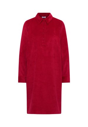 Robe chemise en velours côtelé rouge avec un col pointu et une fermeture à boutons, dotée de manches longues et d'une silhouette décontractée.