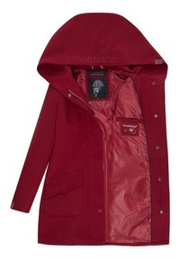 Veste rouge à capuche avec poche à rabat avant, fermeture éclair et boutons-pression, doublure intérieure lisse, et étiquette de marque présentant un parapluie et un personnage.