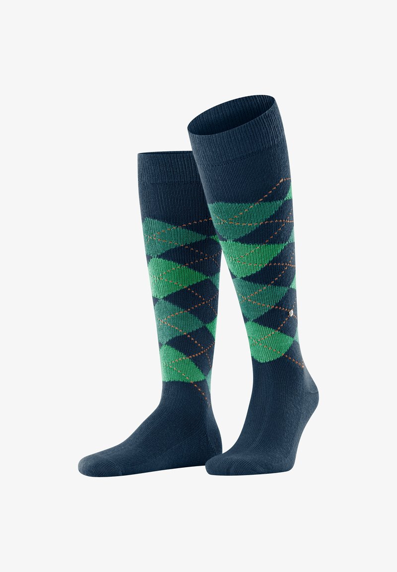 Calze al ginocchio realizzate in tessuto blu navy con motivi a diamante verdi e neri e dettagli arancioni sparsi nel design. Texture morbida.