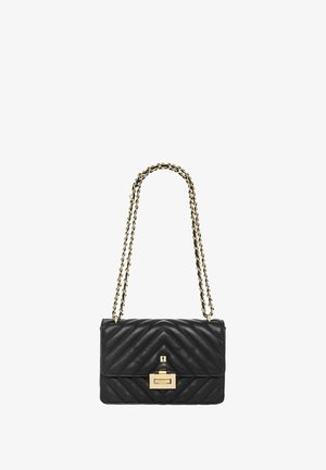 Czarna pikowana skórzana torba na ramię z wzorem w zygzak, złota łańcuszkowa rączka pleciona ze skóry i prostokątny zamek zamykany na przekręcenie.