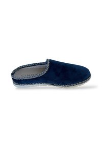 Scarpa slip-on in suede blu navy con cuciture zigzag bianche in contrasto lungo il bordo e suola in gomma testurizzata.