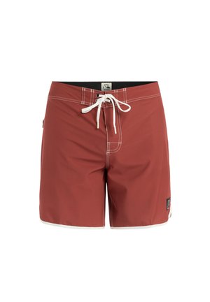 Rode zwemshorts gemaakt van sneldrogend materiaal. Voorzien van een witte trekkoord, contrasterende stiksels en een klein logopatch op het been.