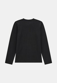 T-shirt a maniche lunghe nera in cotone, con un semplice collo rotondo e senza fantasie o decorazioni sul retro.