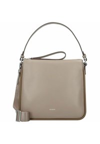 Beige Leder Umhängetasche mit rechteckiger Form, verstellbarem Riemen und Logodetails. Glatte Textur und minimalistisches Design.