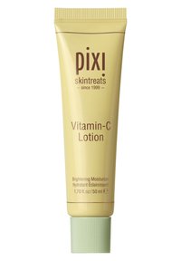 Gul squeeze tube med grønn hette, merket "pixi skintreats Vitamin-C Lotion." Inneholder 50 ml av en lysnende fuktighetskrem.