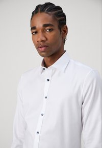 OLYMP No. Six Alkalmi ing - white