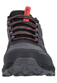 Schwarze Wanderschuhe mit orangen Schnürsenkeln, Obermaterial aus Mesh und Synthetik, strukturiertes Gummisohle und gepolsterter Schaft für zusätzlichen Komfort.