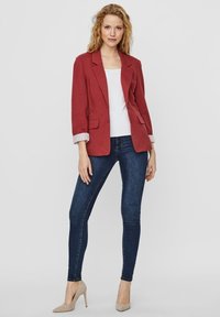 Vero Moda Suknjič - brick red