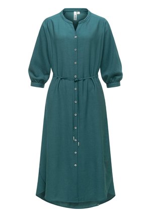 Blågrøn midikjole med knapper foran, trekvartlange puffærmer, rund halsudskæring og et tyndt justerbart bælte i taljen.