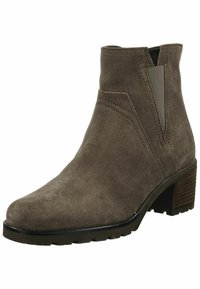 Botín de ante en taupe con punta redondeada, paneles laterales elásticos, tacón cuadrado de 3 pulgadas y detalle de madera texturizada en el tacón.