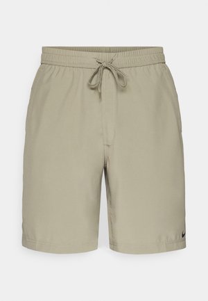 Beige shortsit, joissa on joustava vyötärö ja nauhakuja. Sileä kangas, klassinen malli, jossa on sivutaskut ja pieni logo alahelassa.