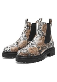 Bottines en simili peau de serpent marron, noire et blanche. Caractéristiques : panneaux latéraux élastiques et semelles en caoutchouc noir robustes pour une meilleure adhérence.