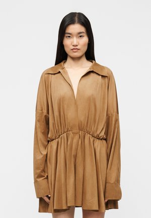 - Sukienka koszulowa