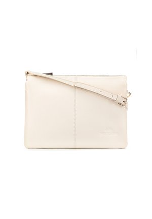 Cremefarbene Leder-Umhängetasche mit einem Reißverschluss, flacher rechteckiger Form, verstellbarem Schulterriemen und geprägtem Logo-Detail auf der Vorderseite.