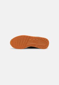 Fila RETROQUE - Sapatilhas - navy/russet orange