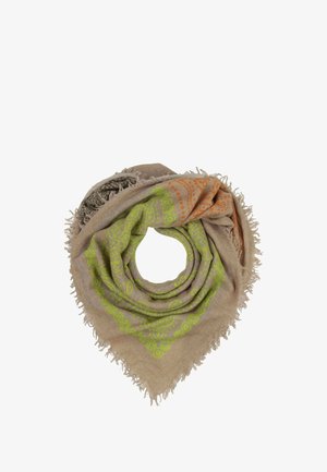 Bēša šalle ar zaļu un oranžu paisley rakstu, kurai ir frakojumi malās. Mīksta tekstūra, trīsstūrveida forma un viegla konstrukcija.