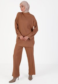Modanisa SET - Trousers - camel