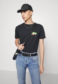 Pepe Jeans CALLEN CROPPED - Calças de ganga de corte afunilado - denim