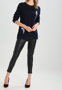 Cartoon Stickad tröja - dark blue