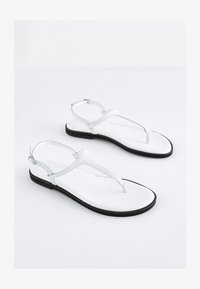 Unselected, white