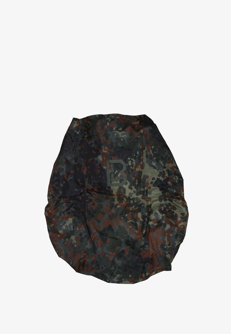 Outdoor-Rucksack-Regenschutz mit grünem, braunem und schwarzem Tarnmuster, leicht zerknittert und flach gespannt.