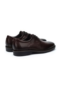 Chaussures en cuir marron avec une finition lisse, bout rond et talon bas. Elles présentent des lacets et des détails de couture minimalistes. Semelle en caoutchouc pour une meilleure adhérence.