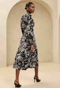 Lipsy LONG SLEEVE PRINTED MIDI  - Trikotāžas kleita - black