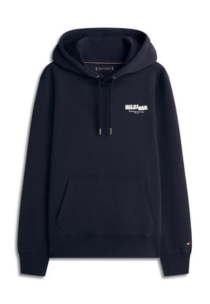 Tmavě modrá mikina s kapucí, přední kapsou, stahovací šňůrkou na kapuci, malým bílým grafikou na hrudi a logem na levém manžetu.