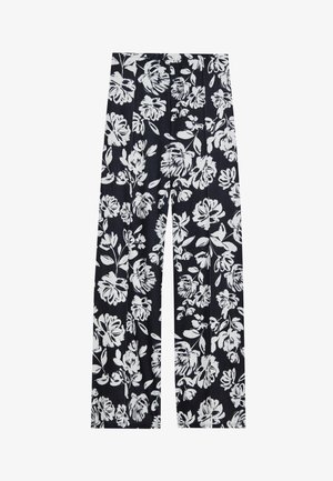 Kwiatowe spodnie w granatowym kolorze z białym wzorem kwiatowym, z szerokimi nogawkami i luźnym fasonem. Gładka tekstura, bez widocznych elementów metalowych.